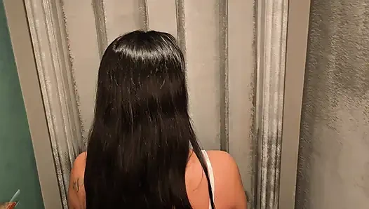 Cowok mungil asia ini muncrat di kontol besar pria kulit putih