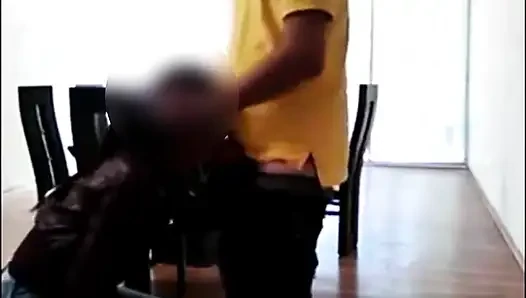 Nyepong Buru-buru Di Kantor