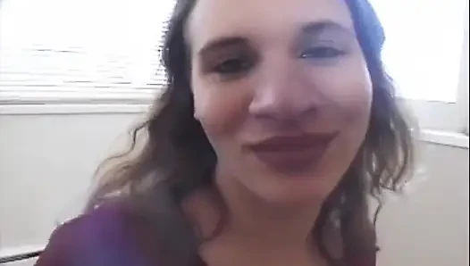 Pregnant hairy bush girlgets fucked in preggo pussy