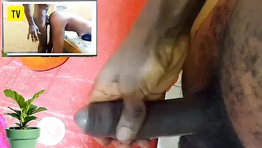 Dicksex ve Givensex'in ıslak amcığı tarafından davranılan porno film izlerken ateşli erkek mastürbasyonu, sert göbeğim boşalana kadar zevk aldım
