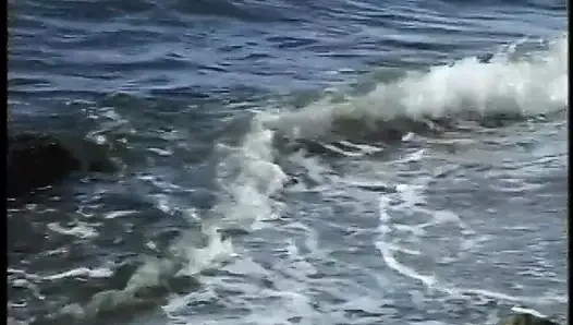 Retro, behaartes freigeist-mädchen im freien im freien