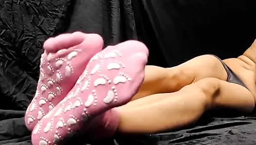 Sole show volume 1 Asyalı tanrıça Jasmine Jade mastürbasyon yapmak için tabanlarını farklı açılarla gösteriyor