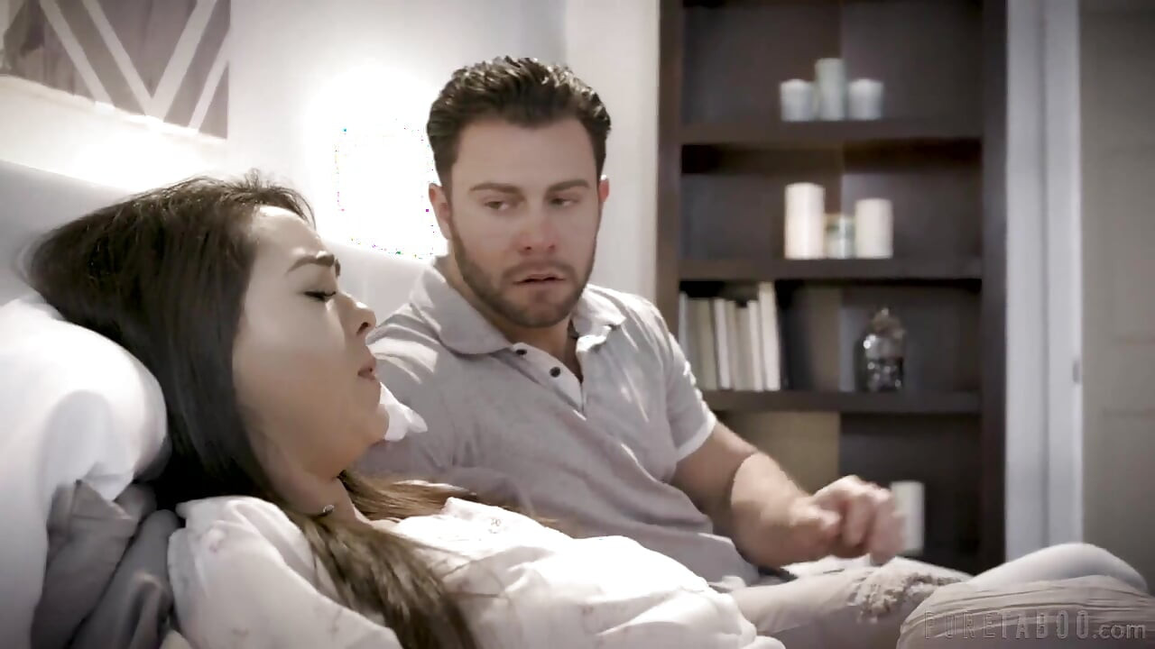 Tabu pur asistenta de îngrijire la domiciliu Olive Glass îl seduce pe șeful credincios în timp ce soția lui cu dizabilități este în apropiere