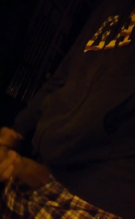 أحب الاستمناء في الهواء الطلق