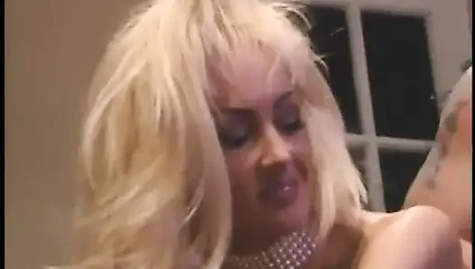 Bimbo si cewek hot rambut pirang dengan melon besar brittany o'neil memimpin jalan menuju kesuksesan di panggung meting sama promotor terkenal