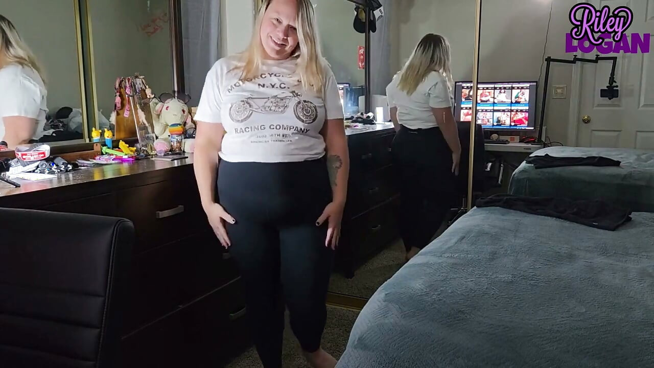 Too Tight to Fit Denim Jeans Try-on