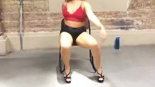 Melisa Pole танцует