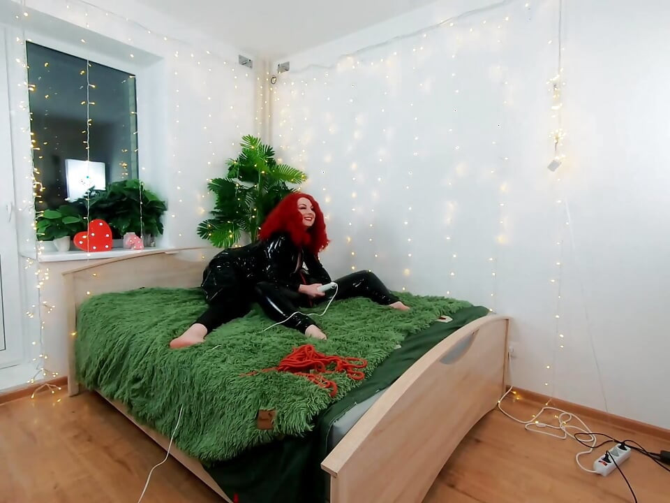 Video hậu trường của niềm vui tôn sùng đồng tính nữ. Quần áo pvc, nữ quyền nhẹ nhàng, cù với cây đũa thần hitachi