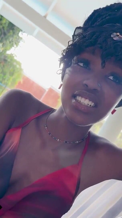 Het was heftig... deze 19-jarige ebony cutie met een vurige persoonlijkheid kwam voor een harde neukbeurt | Clip 1