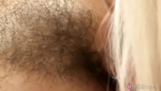 Mom.xxx - zwei MILfs brauchen allein zeit mit muschi