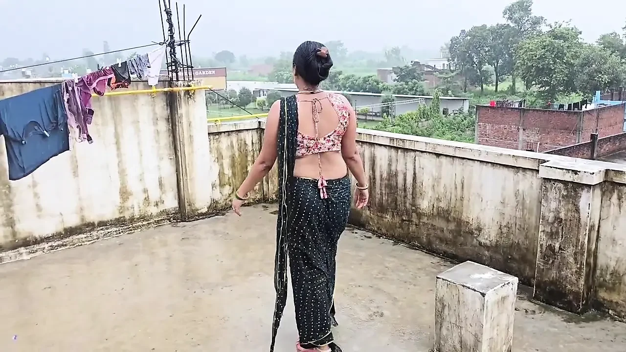 Apne he stepsister ki friend ko virgin pussy fuck kiya or pussy ros nikal kar jiv se chata,gud ki ros pilaya..