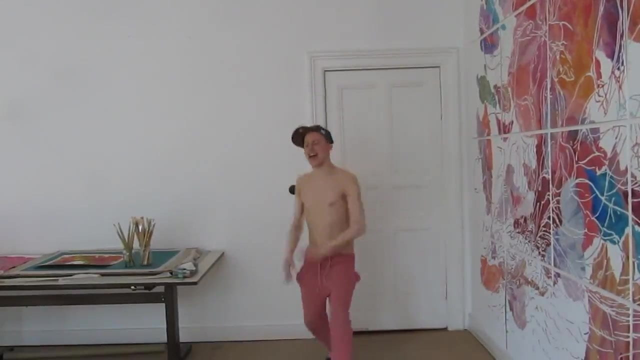 Twink总是渴望生鸡巴