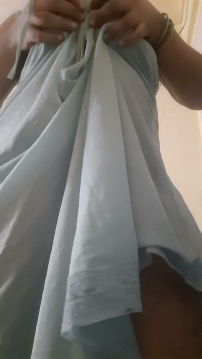 Femme indienne pulpeuse en appel vidéo pour son mari partie 2 | Clip 2
