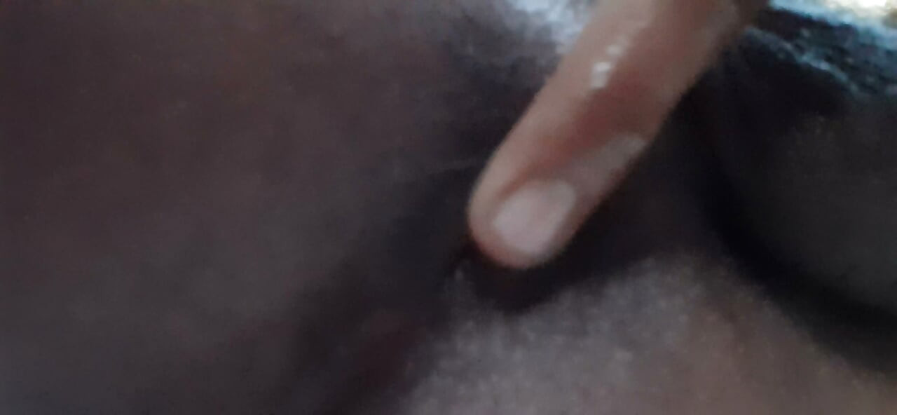 Put Oil on the Anus and Put It on the Finger