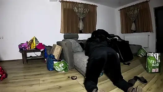 Velvet tracksuit tease - merokok, toket besar & pamer celana dalam hitam