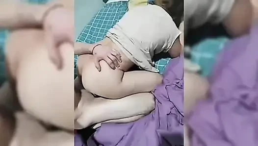 Pantat montok cewek ini dicrot sperma hangat! Memek berbulu dientot habis-habisan sama kontol besar