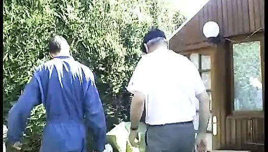 Papi minta tukang ledeng untuk perkuat seks carmen