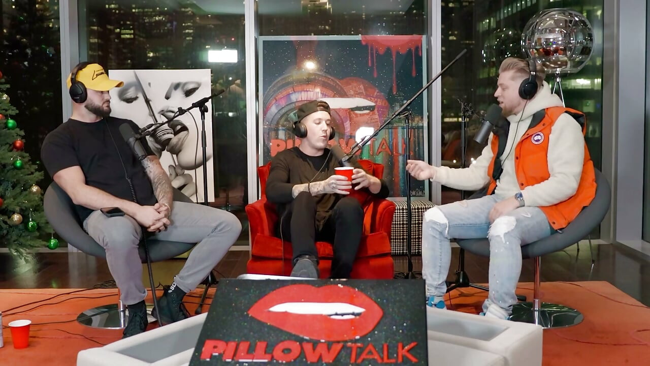 ¡El magna de Tiktok Aaron Vankampen se pone extraño en mansiones!