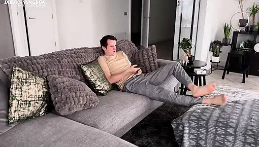 Muslimisches zimmermädchen erwischt ihren chef beim wichsen