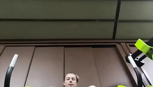 Jucielussie do public show in the gym