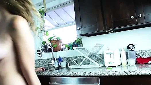 Лесбийская подруга - приключения на кухне