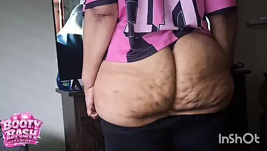 SUPER SIZE AZZ ANAL QUEEN AT IT AGAIN