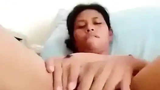 Индийская девушка дези соло до оргазма в видео