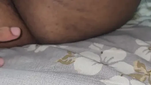 Chutchatora Devar steckt Saali den Finger in den Arsch