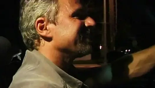 Versaute Taxifahrt mit heißen Blondinen