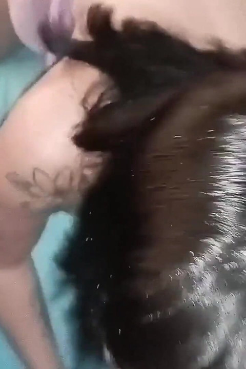 Ich wurde allein zu hause gelassen und meine sexy stieftochter sprang zu, um meinen schwanz zu lutschen (teil eins)