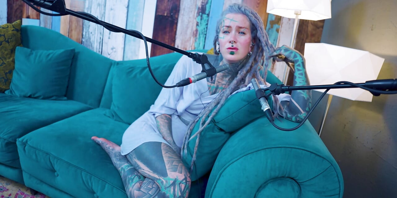 Eu falo sobre eu - Isolação - podcast ASMR SFW falando gótica magrinha menina dreadlocks tatuagem modelo tatuada menina
