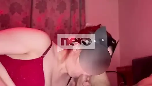 Tante seksi lagi asik nyepong kontol sampai dicrot di mulut