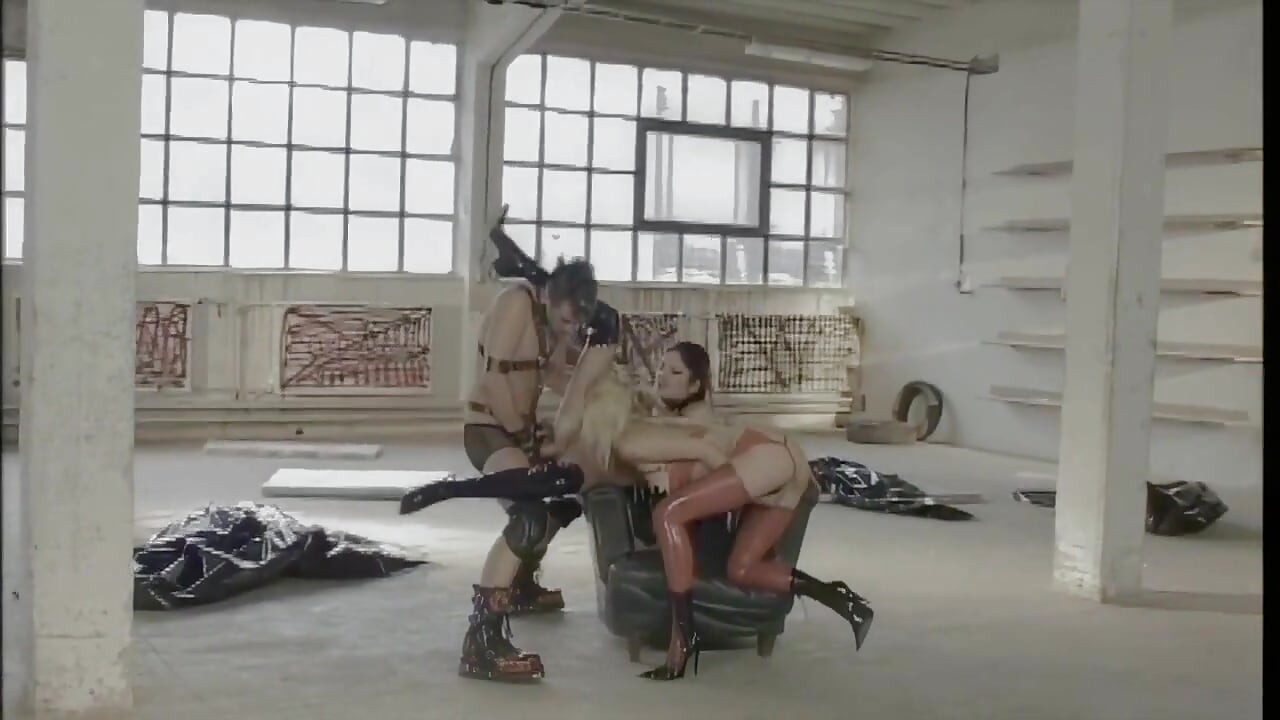 Sex în trei anal punk dur