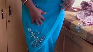 Saree wearing hot sexy Chennai aunty