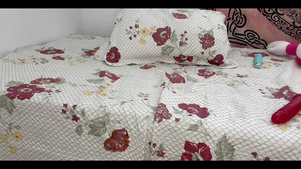 Παίζοντας με δονητή στον κώλο