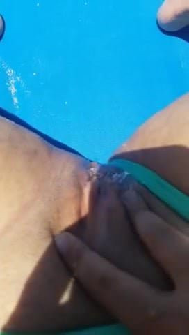 Golden streams of peeing piss 17 WSRH