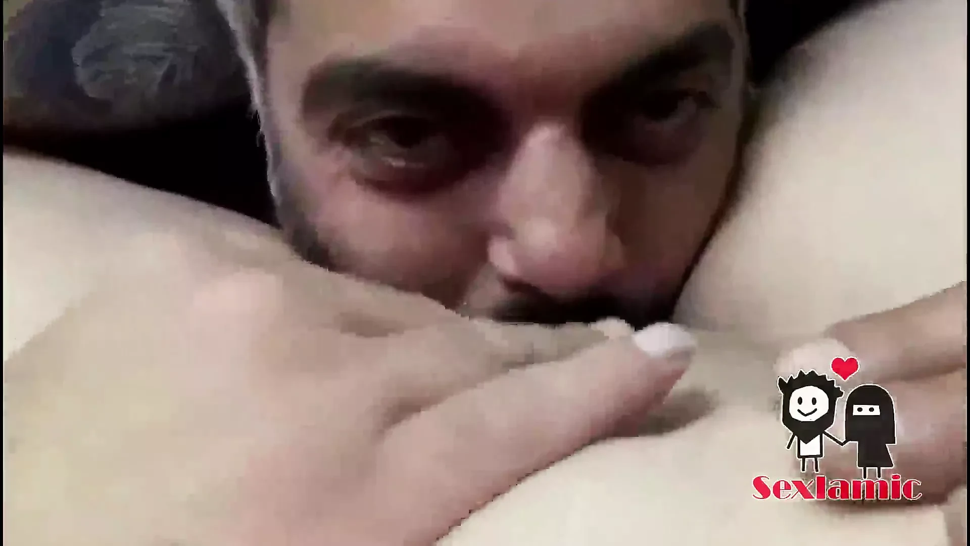 İranlı adam sevgilisinin amını yalıyor