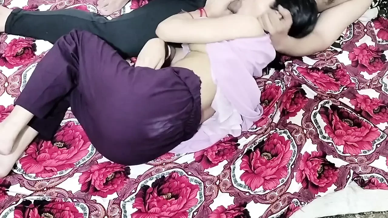 Chachi ke step daughter ko jabar dasti doodh daba kar pela