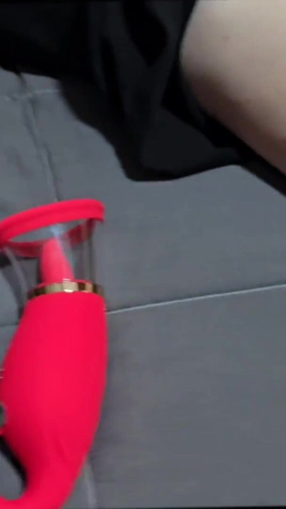 Questo è il miglior clitoride succhiare leccare il giocattolo su te mu | Clip 1