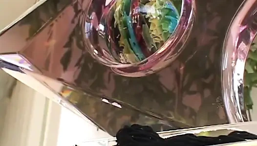 O bir erkek delisi. Her zaman ıslak amında iki büyük yarağı birlikte istiyor