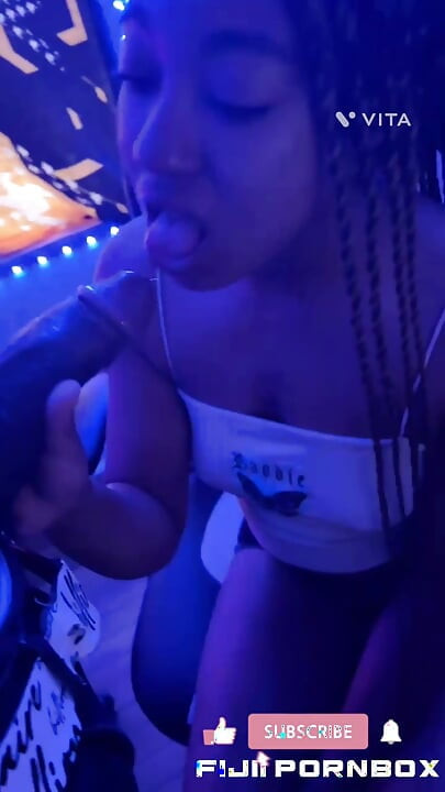 Oglądasz Gwiezdne wojny, pozwolisz mi ssie tego wielkiego czarnego kutasa