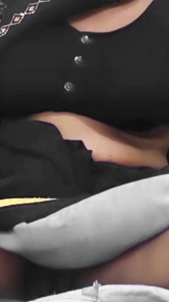 Indijska seoska seksi tetka spremna za jebanje u svojoj seksi eboni pički, indijska seoska seksi tetka spremna za jebanje u svom seksi Ebo | Klip 1