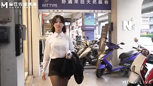 MD-0258 — распутная подчинённая, которая любит мясные палочки для футджоб