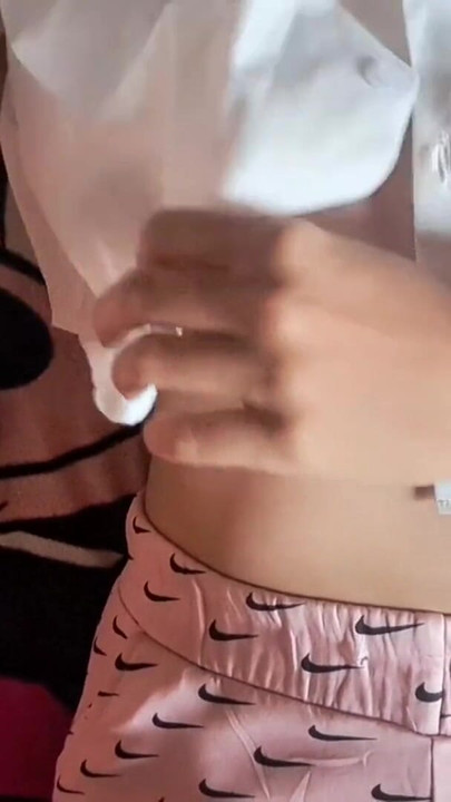 KOLUMBIAI MEGÉRINTI ÉS MASZTURBÁL A MOSTOHAAPJA ELŐTT | Klip 1