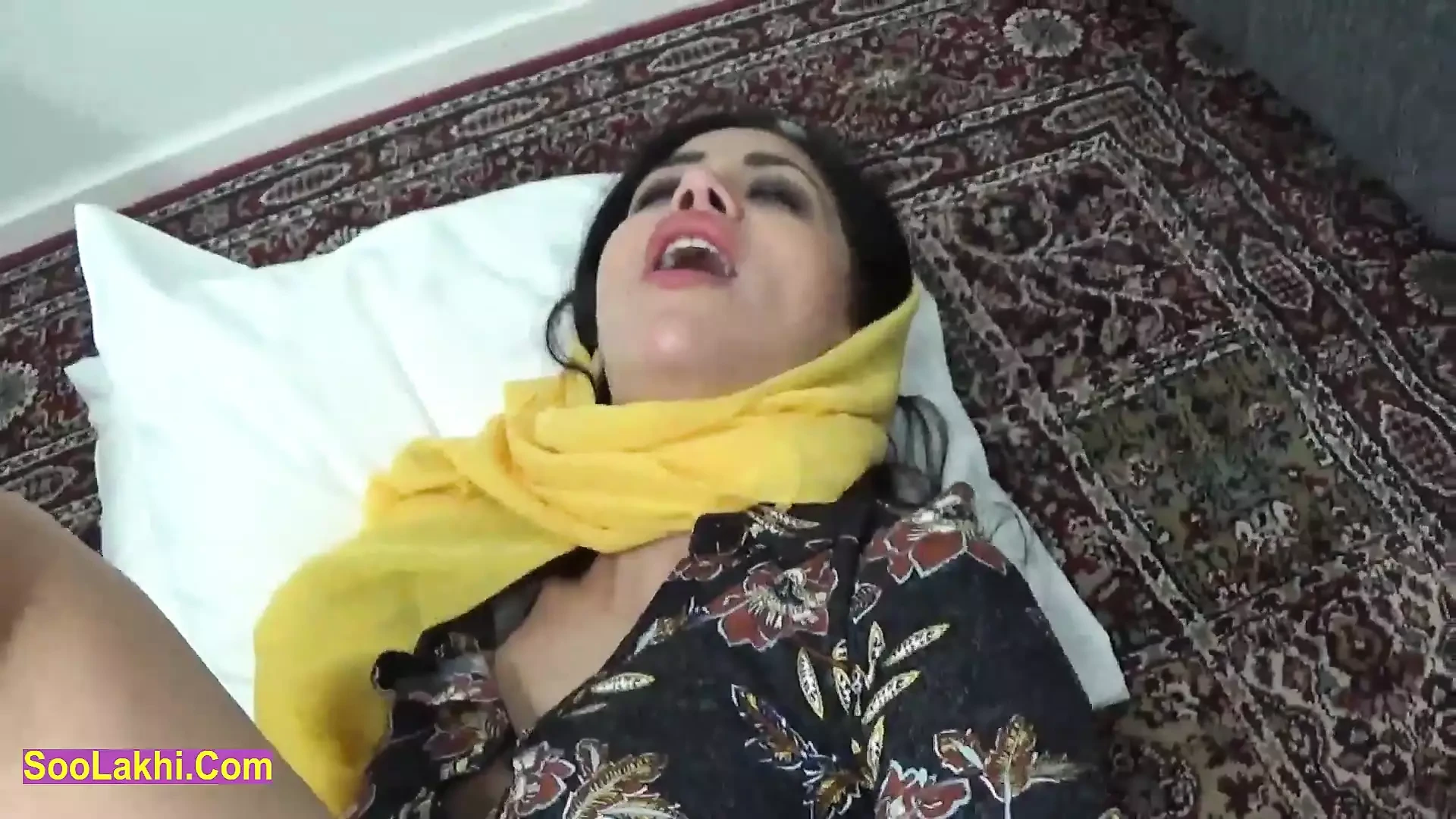 Tante sange turki lagi asik masturbasi di rumah