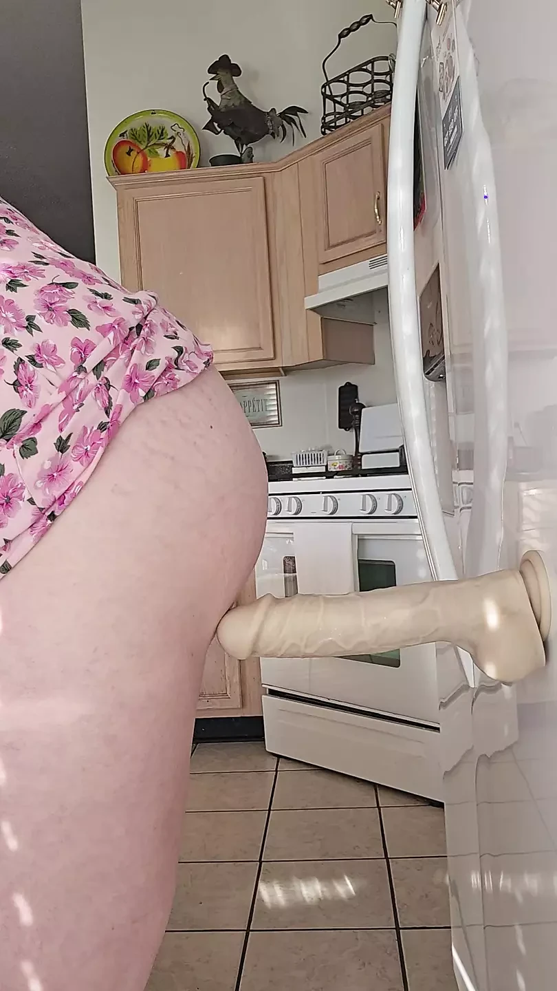 Azgın olgun orta yaşlı seksi kadın mutfakta büyük zenci yarağına biniyor