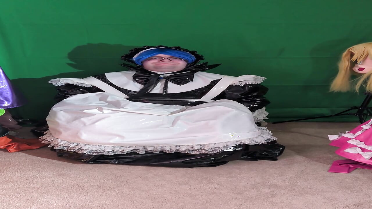 Layered PVC Maid Aoi in a long magic wand vibrator session