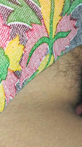 Un momento da condividere da "Desi Village girl La figa stretta prima volta video Xxx. Audio hindi "