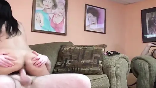 Memek tante sange rambut cokelat dijilat dan dientot habis-habisan