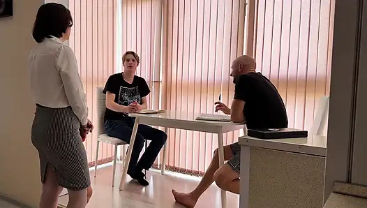 Ich Kam Als Beschäftigte Lehrerin Rein, Und Eine Fröhliche Schlampe Kam Heraus